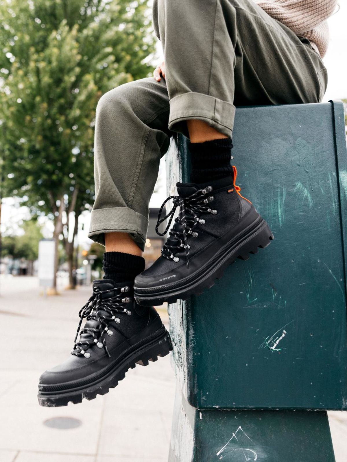 finisterre-footwear-womenmen-limited-edition-waterproof-hiking-boots-in-black