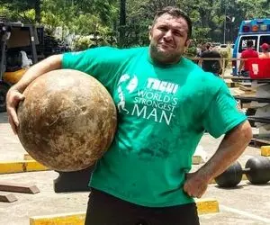 غول ایرانی به دنبال وزنه 500 کیلو گرمی!