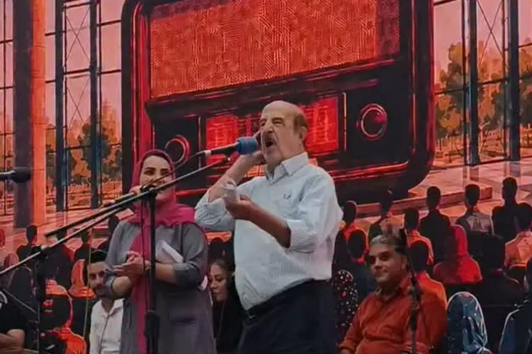 آواز شاد؛ رقص و آواز منوچهر آذری؛ گذر عمر رو نشون میده