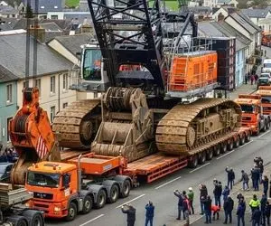 جا به جایی های جانکاه؛ تریلی های غول پیکری که برای حمل بارهای بزرگ با جاده می جنگند