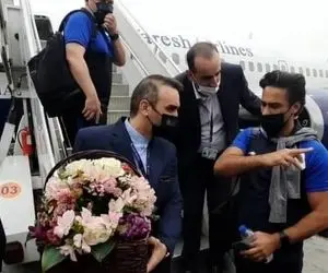 (عکس) این خانم خلبان استقلالی ها را به عربستان برد!