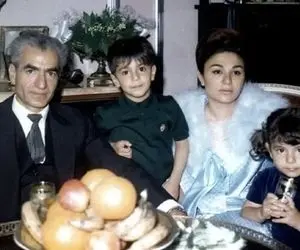 سفر به ایام قدیم سال 1345؛ فرح پهلوی آسیمه سر پی خوشگذارنی لب استخر و اسپا