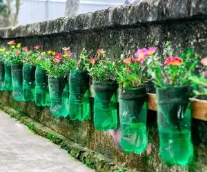 ایده های خلاقانه؛ خوشگلی تراس و حیاط خیلی مهم ازش غافل نباش باغچه روی دیوار یه گزینس