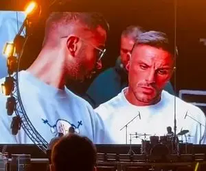 آواز پر طمطراق؛ ورود جذاب آرمین رو استیج که طرفداراش دارن میبینن لباس عوض میکنه