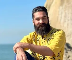 آواز سنتی/علی زند وکیلی وسط شیراز شروع به بداهه خوندن کرد مردم متحیر صدای زیباش شدن