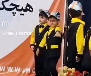 آواز شاد؛ پسر وروجک اول مهر رو جوری با رقصش معرکه و شنگول شروع کرد نخبه میشه تو آینده