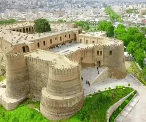 قلعه فلک الافلاک عربی خیر بلکه سپهر سپهران یادگار ایران باستان و یادآور شکوه گذشته‌ها