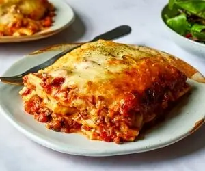 آشپزی حرفه ای؛ طرز تهیه لازانیا با سس سفید / ترفند هایی که باعث میشه خشک نشه