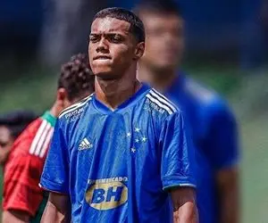 رونالدینیوی پسر در بارسلونا