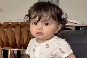 آواز شاد؛ بچه مات و مهبوت و کپ کرده نگاه میکنه و یهو با سنی دیلر ولوله میشه و میرقصه