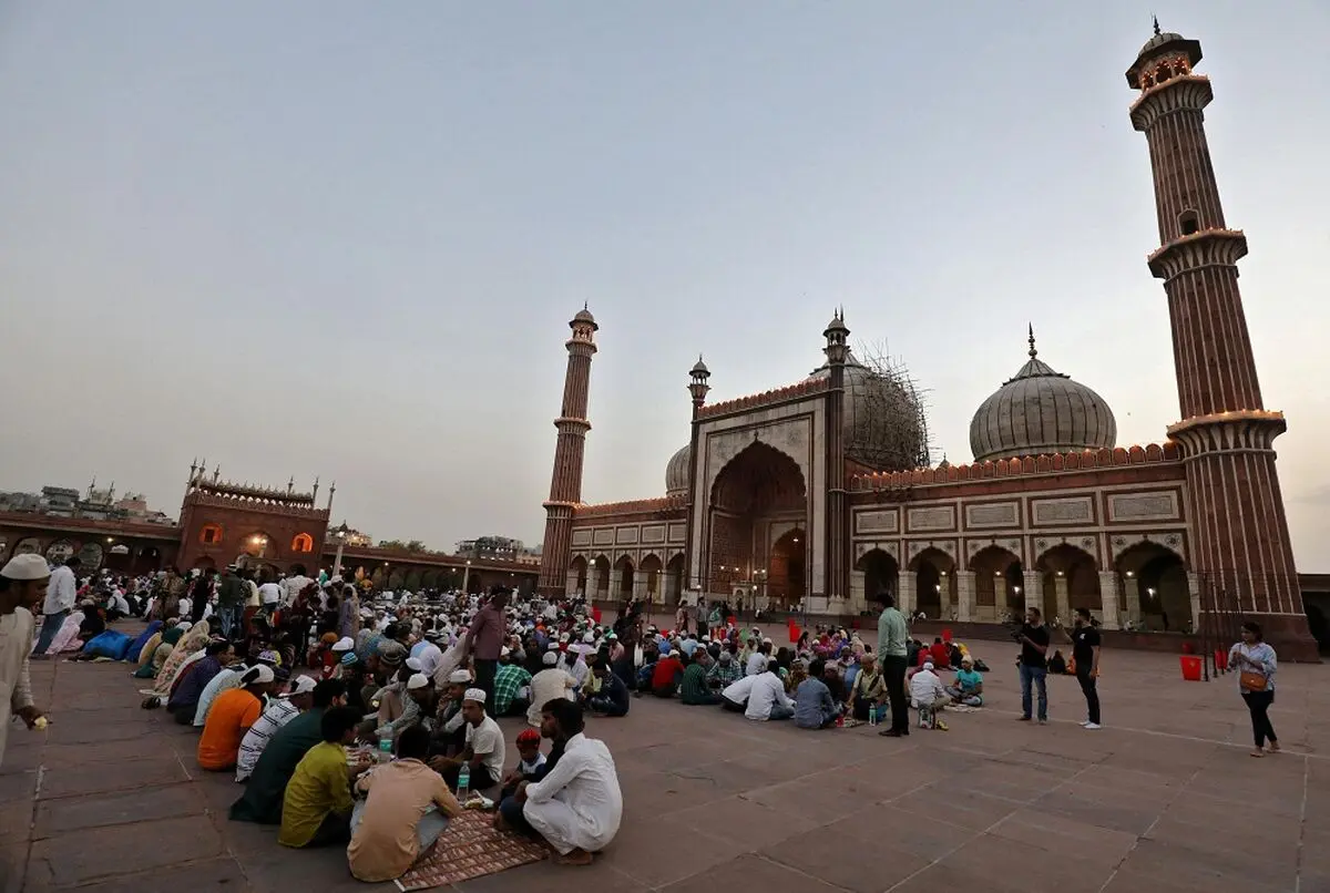 2020-04-25T141833Z_904560876_RC2QBG9J82QZ_RTRMADP_3_HEALTH-CORONAVIRUS-RAMADAN