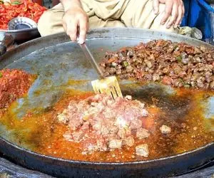 غذای پاکستانی؛ تو پیشاور هیچ صبحانه ای مثل این جیگر جغول بقولی های کنار خیابون نمیشه