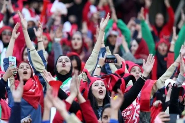 زنان در ورزشگاه