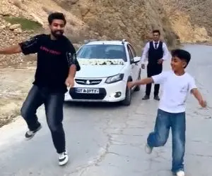 آواز شادانه؛ رقص کرمانجی دایی و خواهرزاده واسه عروس و داماد تک و تنها که همراه ندارن