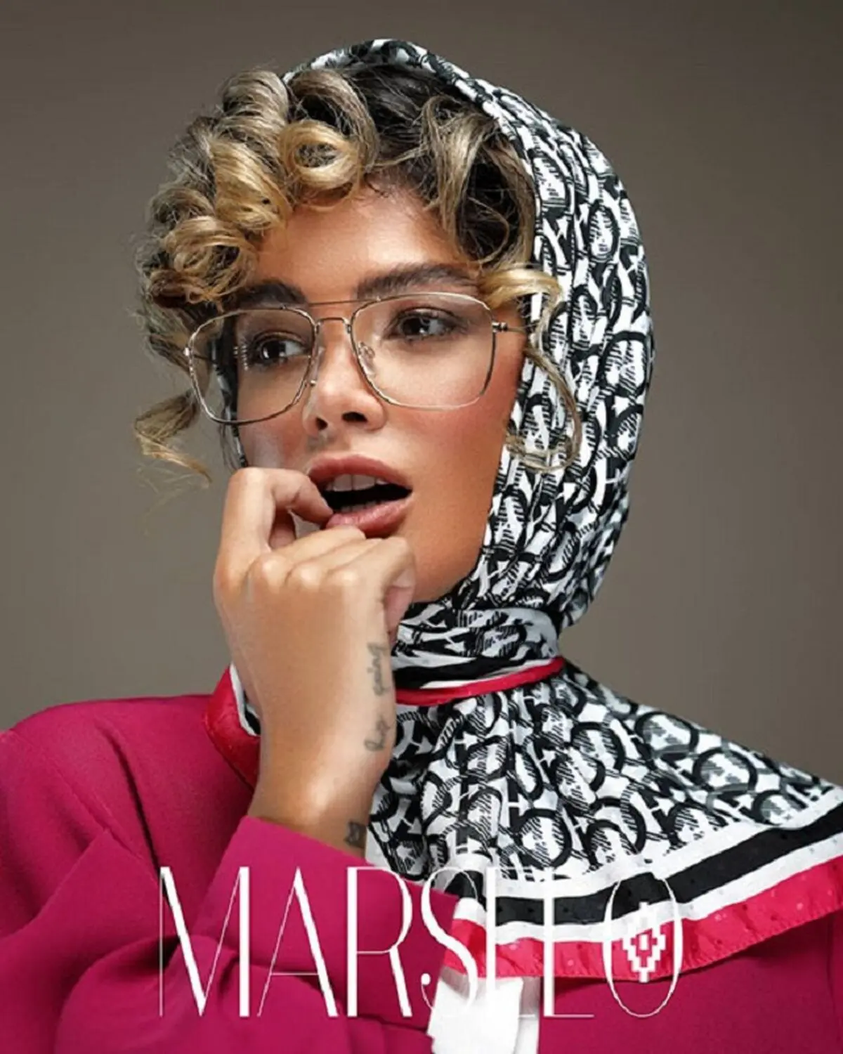 اکسسوری قرمز پرشین
