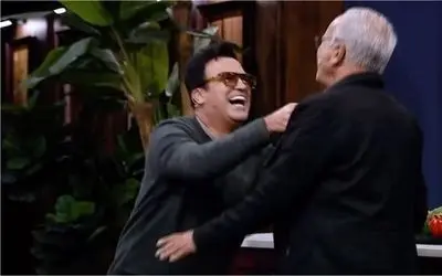 سکانس خندان/نیکخواه و حامد آهنگی تو فاز بالیوودن چه ادای هندی میاد نیکخواه 70 ساله