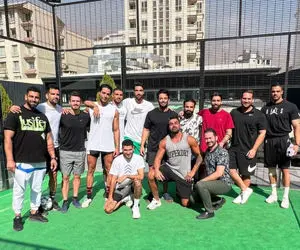 عکس یاذگاری وریا غفوری و چند پرسپولیسی در کنار محمدرضا گلزار 