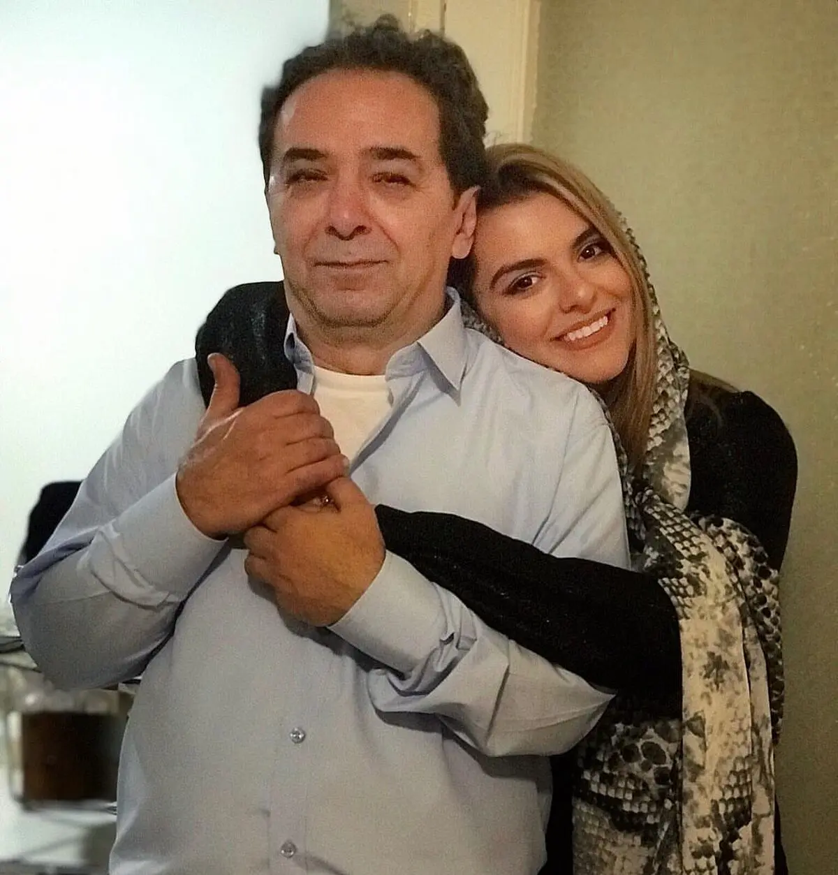 دنیا مدنی و پدرش