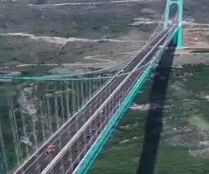 معماری خلاقانه؛ پل ساختن بدون پایه با ارتفاع 700 متر از بالا پایینو ببینی سنکوب میکنی