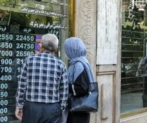 سرگیجه در بازار ارز؛ دلار بخریم یا ارزان می‌شود؟