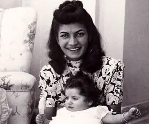 سفر به ایام قدیم ندیم؛ جلف بازی اشرف پهلوی هنگام بازی با شهناز