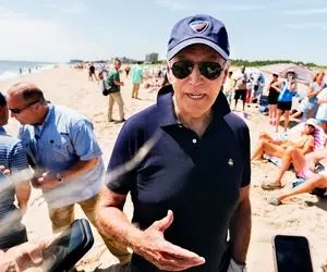 (عکس) وقتی مردم کل دنیا هیکل نیمه عریان رئیس جمهور آمریکا را دیدن