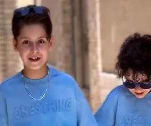 آواز رقصی؛ پسر بچه خوش انرژی و خوشتیپ با برادرش با آهنگ ای شاخ تر برقصا چه رقصی کردن