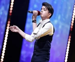 آواز احساسی؛ پسر خودش 12 سالشه صداش 120 سال انقد شاید رو قشنگ خوند خواننده اصلی شوکید