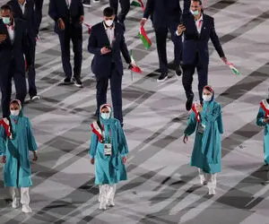 بی نظمی های کاروان ایران در المپیک؛ از لباس نه چندان زیبا تا ماسک لنگه به لنگه