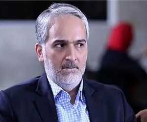 آواز شادیسم؛ تو خونه بیژن بنفشه خواه موزیک میزارن  مثل مار رقص شلنگی میره بچش هنگ کرد
