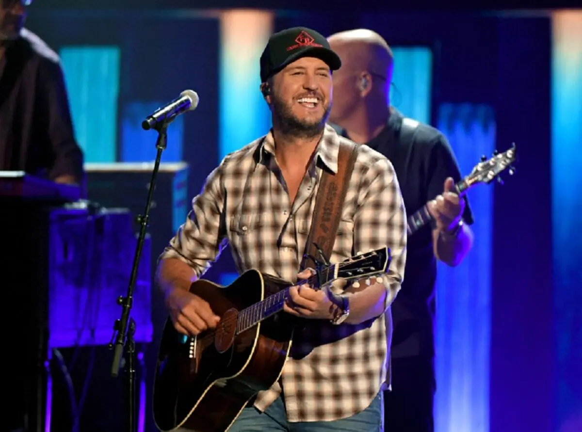 2020-ACM-luke-bryan