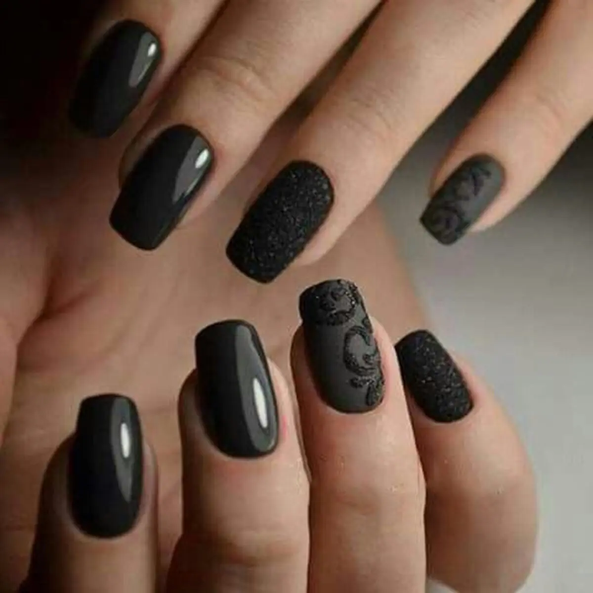 black-nail-model-for-girls-6