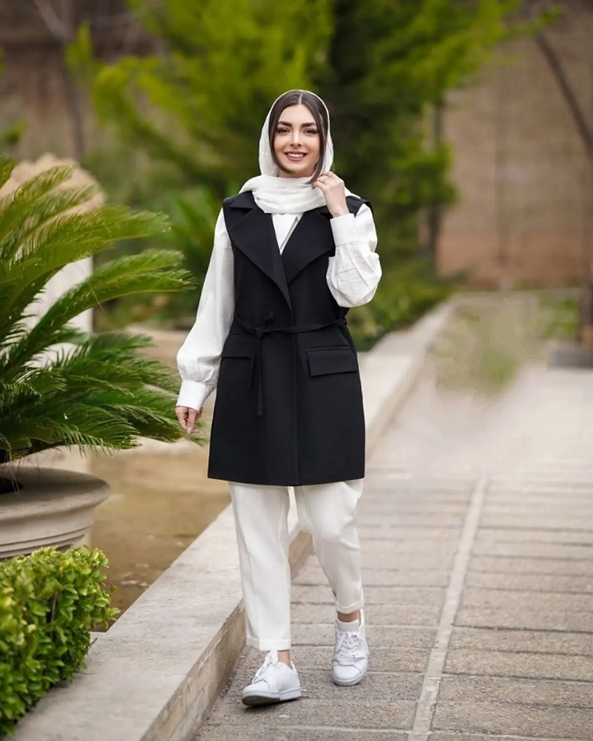 استایل با مانتو و کتونی