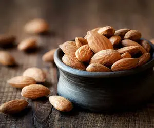چرا باید بادام را به رژیم غذایی خود اضافه کنیم؟ هفت مزیت سلامتیِ خارق العاده بادام