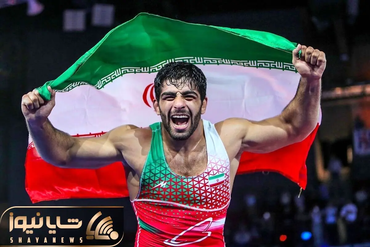 آواز وطن پرستانه؛ کشتی گیرها پرچم بردن بالا یاس هم براشون می خونه زنده باد ایران