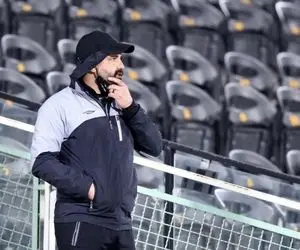 پیروز قربانی همچنان روبه روی فرهاد مجیدی