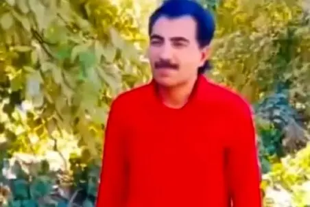 آواز شاد؛ مرده تو خیابون میخونه اونایی که کافه نشستن الکی دست میزنن طفلی فکرد واقعیه