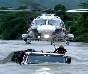 معماری طبیعت؛ رودخونه کامیون رو تا خرتناق بلعیده هلیکوپتر درش میاره