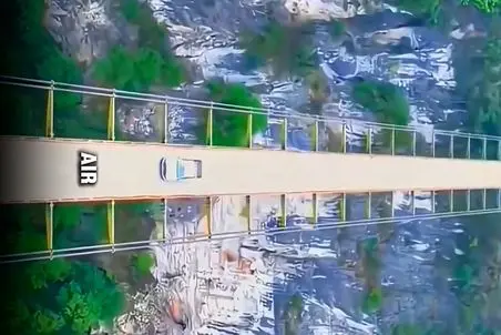 معماری خلاقانه؛ چشم بادومی ها یه پل ساختن فقط سر و تهش به کوه وصله وسطش رو هواست کلا