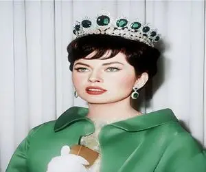 سفر به ایام قدیم؛ ثریا دستش را داد تا مصدق با اون ابهت ببوسد