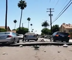معماری طبیعت؛ موج انفجار داخل زمین ماشینا رو مچاله کرد