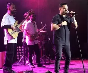 آواز احساسی؛ رضا بهرام تو ونکوور کنسرت گذاشته موقع خوندن از عشق بگو سالن منفجر شد