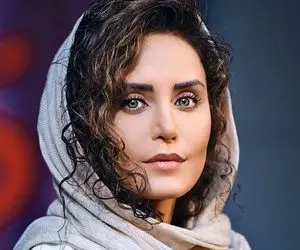 الناز شاکردوست در ساحل با ژستی عجیب و خاص