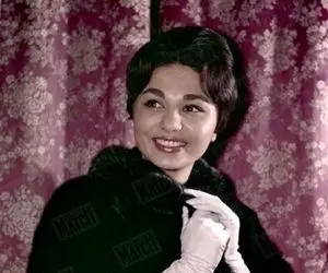 سفر به ایام قدیم سال 1331؛ دل و قلوه دادن فرح دیبا با مرغ عشق وسط کاخ