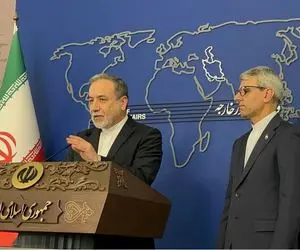 (ویدئو) حضور سرزده و غیرمنتظره عراقچی در نشست خبری سخنگوی وزارت خارجه