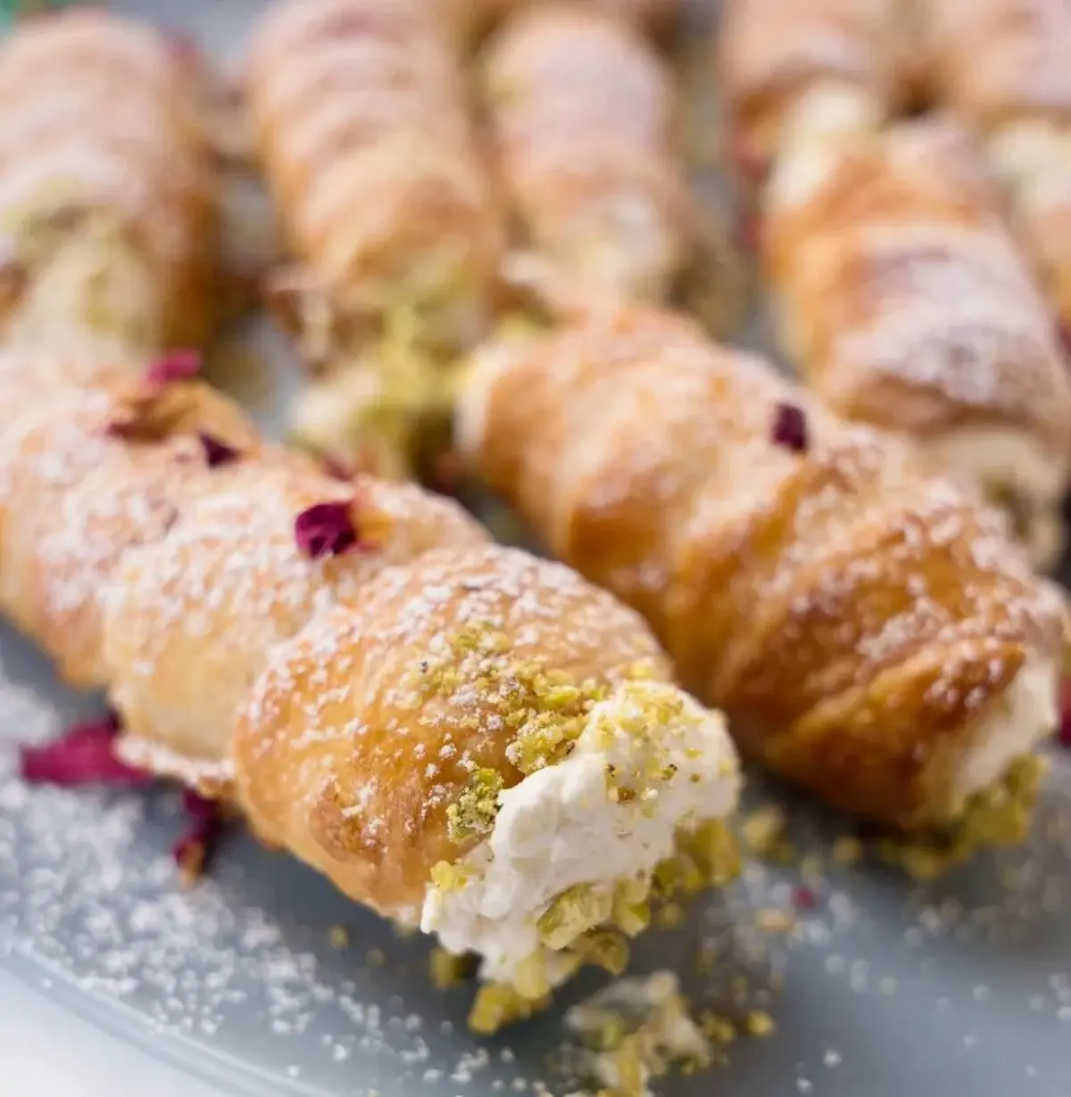 طرز تهیه نون خامه ای