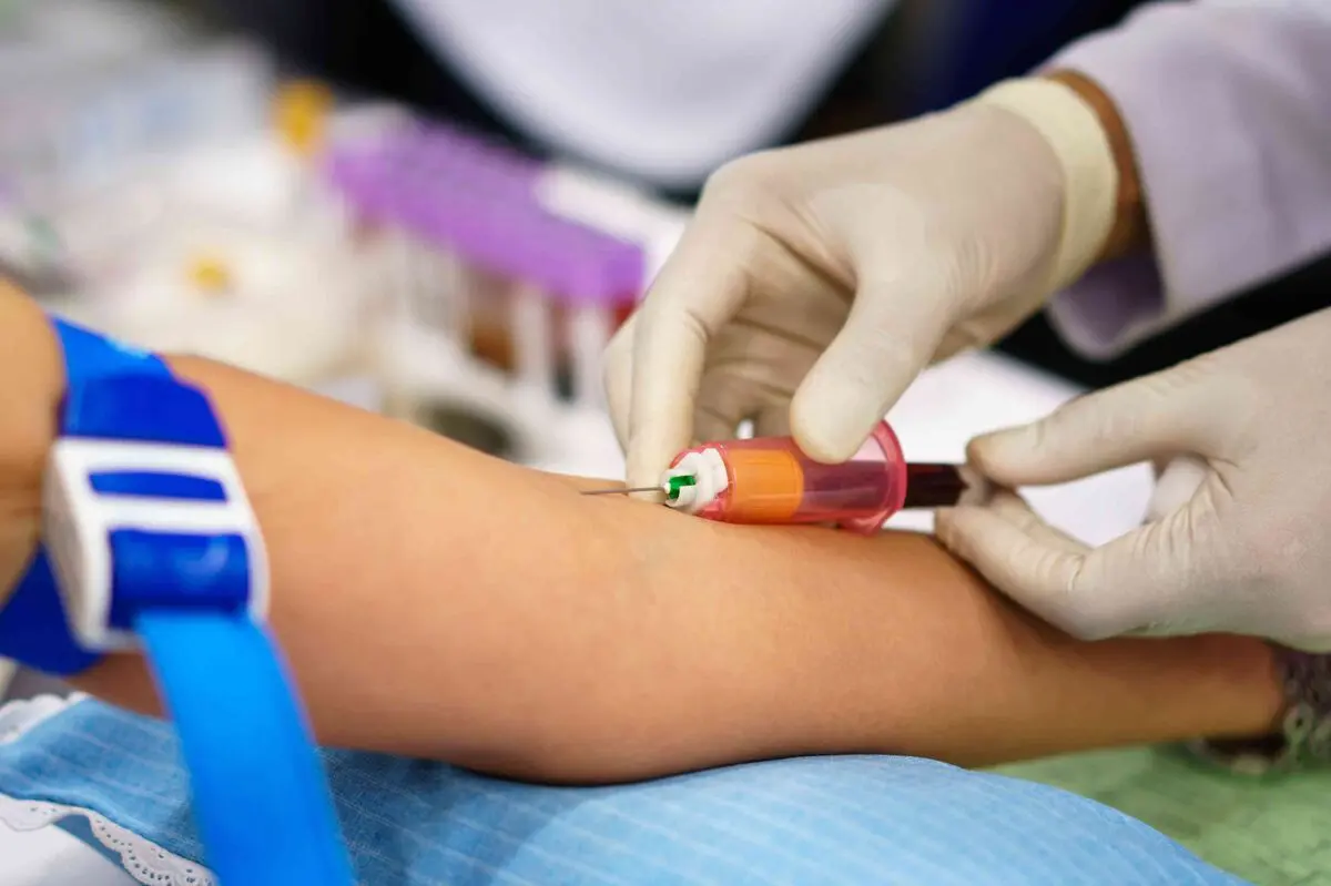 laboratory-with-nurse-taking-a-blood-sample-from-patient-599486370-5aeb1e2730371300362c67cb