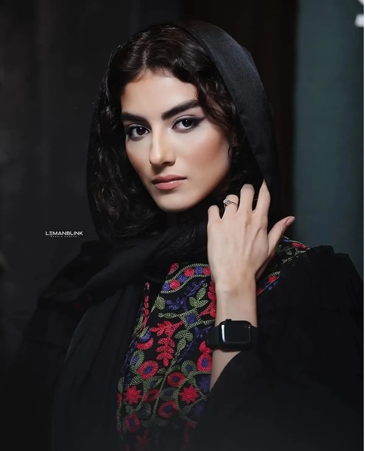 اکران فیلم بی مادر