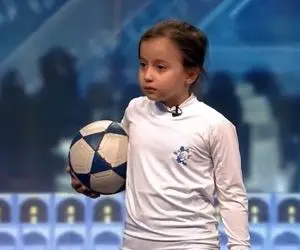 (عکس) کودک شگفتی ساز عصرجدید مهمان ویژه استقلالی ها