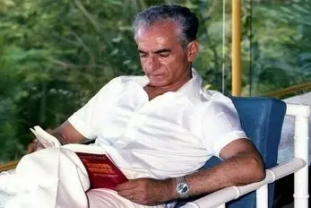 سفر به ایام قدیم سال 1348؛ چنگ انداختن لیلا بر بینی محمدرضا پهلوی و نگاه پر معنا فرح